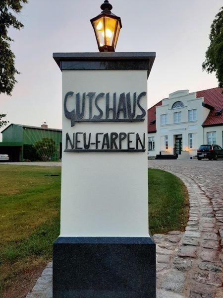 Gutshaus Neu Farpen 호텔 Neuburg  외부 사진
